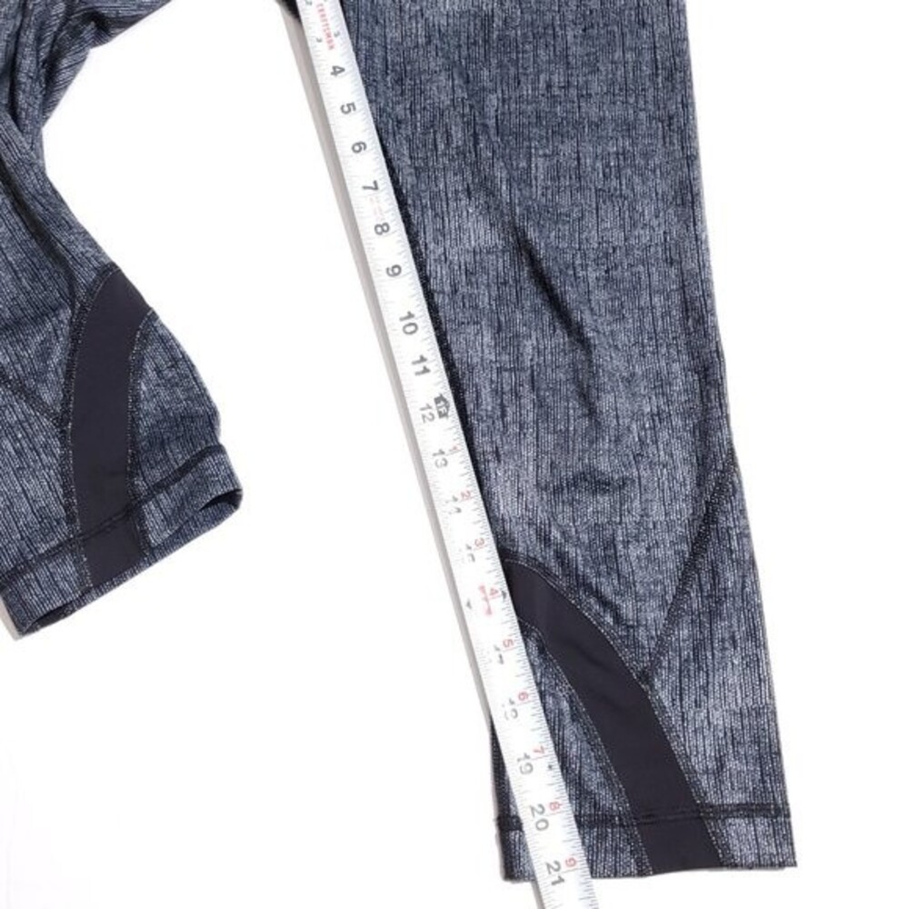 Lululemon Run Inspire Crop II Size 6 Burlap Texture Black Dune Gray Luxtreme - Picture 12 of 12